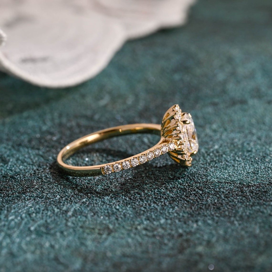 1.0-3.0 CT Oval  CVD Diamond Halo Pave Setting Engagement Ring