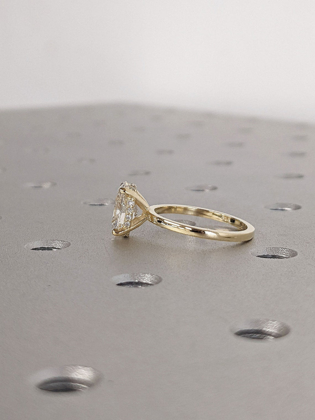 1.50 CT Oval CVD Diamond Solitaire Engagement Ring