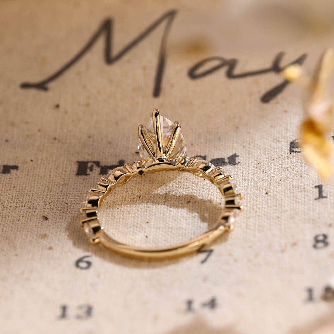 1.0 CT-3.0 CT Pear CVD Diamond Dainty Setting Engagement Ring
