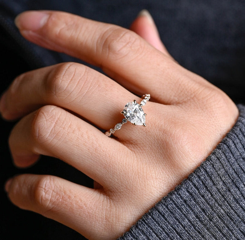 1.0 CT-3.0 CT Pear CVD Diamond Dainty Setting Engagement Ring