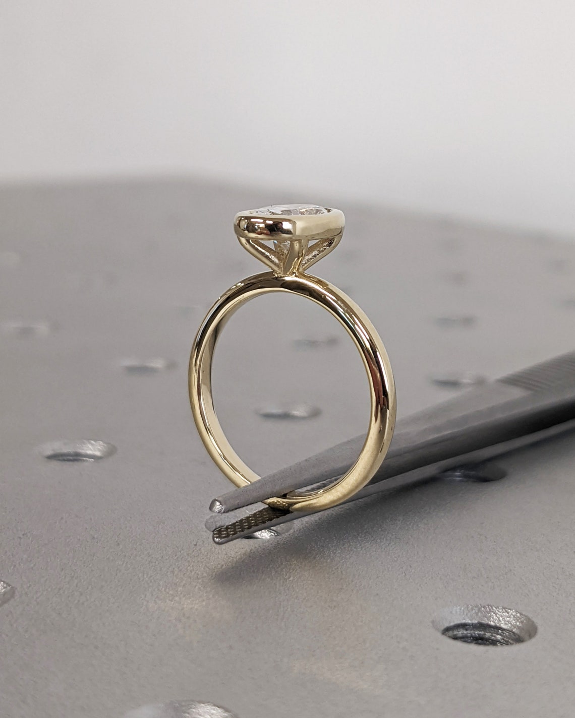 1.0 -3.0 CT  Oval CVD Diamond Bezel Solitaire Engagement Ring