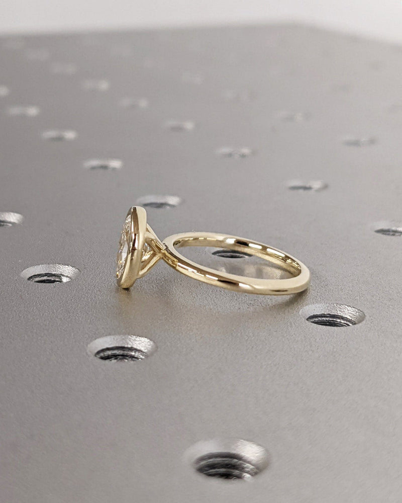 1.0 -3.0 CT  Oval CVD Diamond Bezel Solitaire Engagement Ring