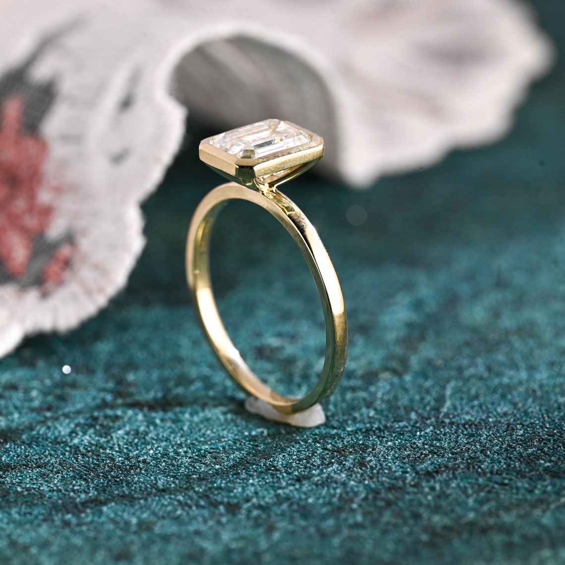 1.0-3.0 CT Emerald CVD Diamond Bezel Solitaire Engagement Ring