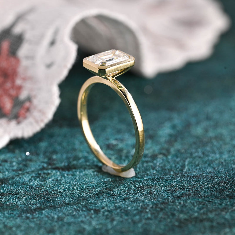 1.0-3.0 CT Emerald CVD Diamond Bezel Solitaire Engagement Ring