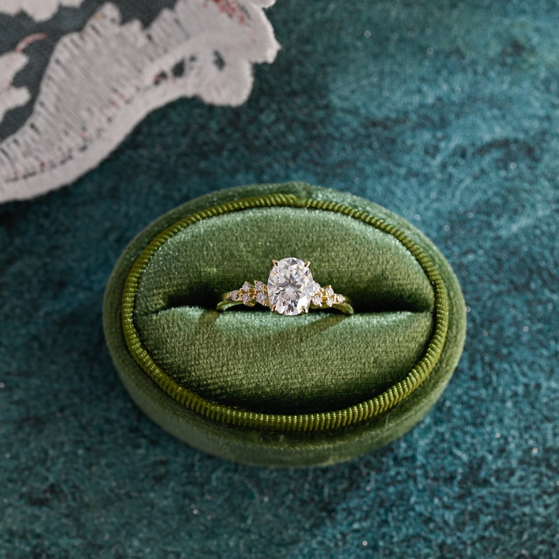 1.0-3.0 CT Oval Cut CVD Diamond Cluster Engagement Ring