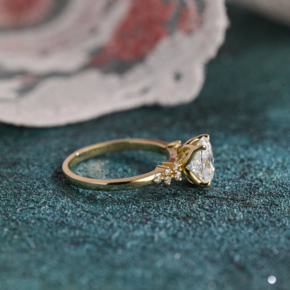 1.0-3.0 CT Oval Cut CVD Diamond Cluster Engagement Ring