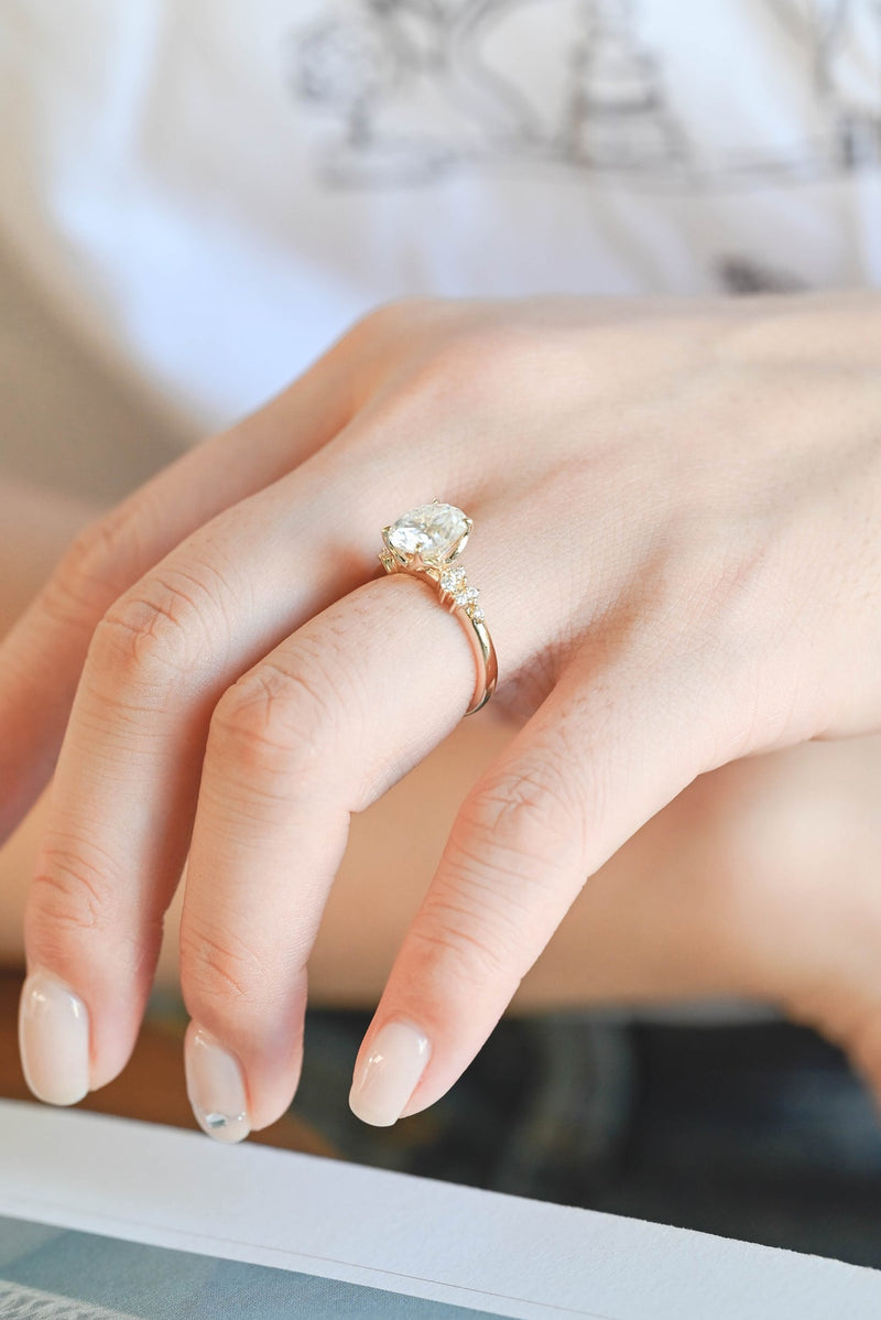 1.0-3.0 CT Oval Cut CVD Diamond Cluster Engagement Ring