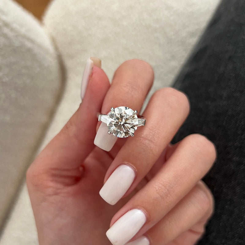 3.0 - 5.0 CT Round CVD Diamond Three Stone Setting  Engagement Ring