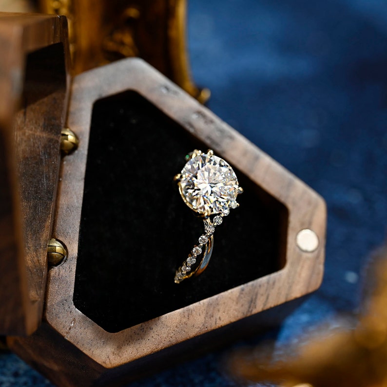 1.0-3.0 CT Round CVD Diamond Unique Engagement Ring