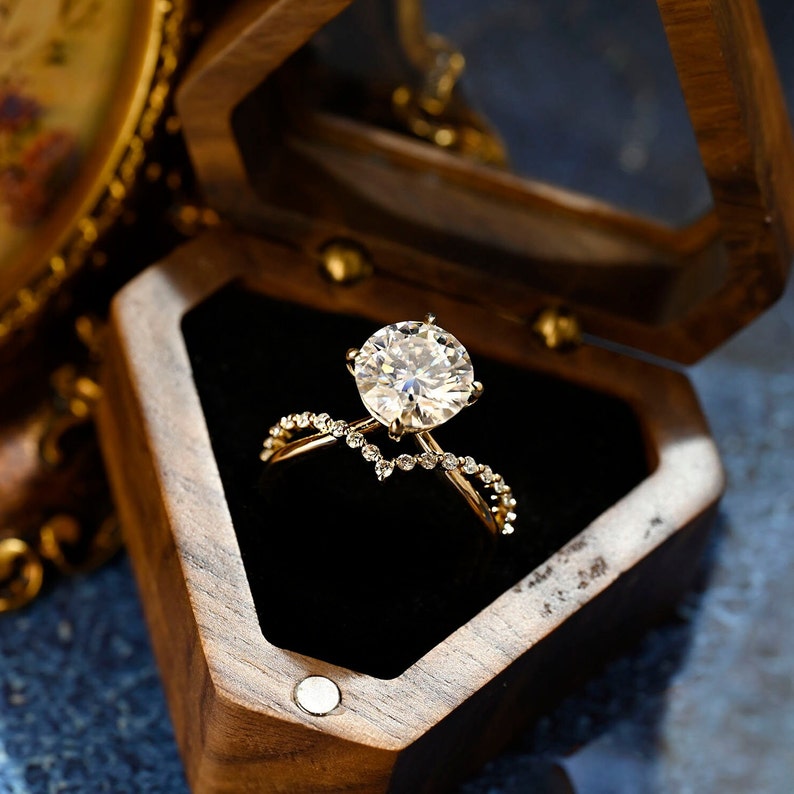 1.0-3.0 CT Round CVD Diamond Unique Engagement Ring