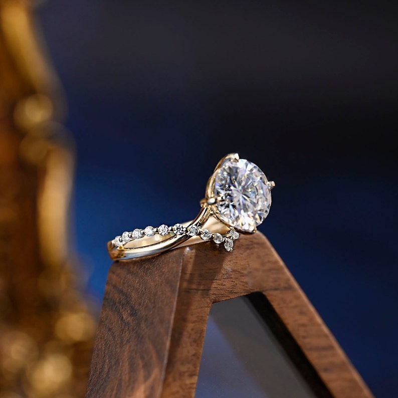1.0-3.0 CT Round CVD Diamond Unique Engagement Ring