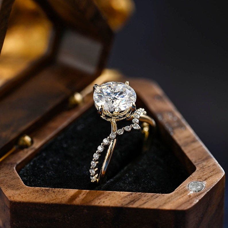 1.0-3.0 CT Round CVD Diamond Unique Engagement Ring