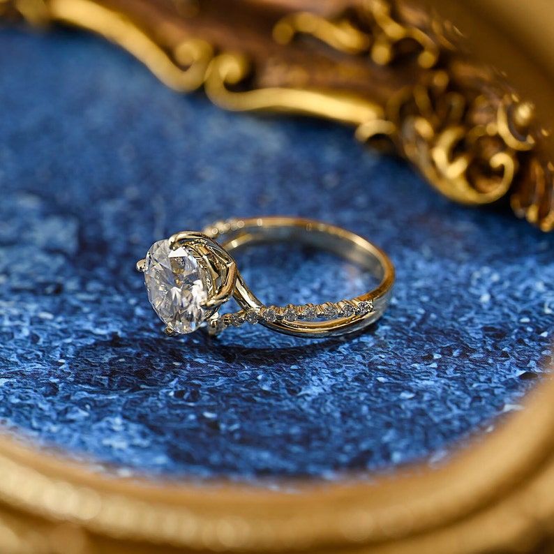 1.0-3.0 CT Round CVD Diamond Unique Engagement Ring