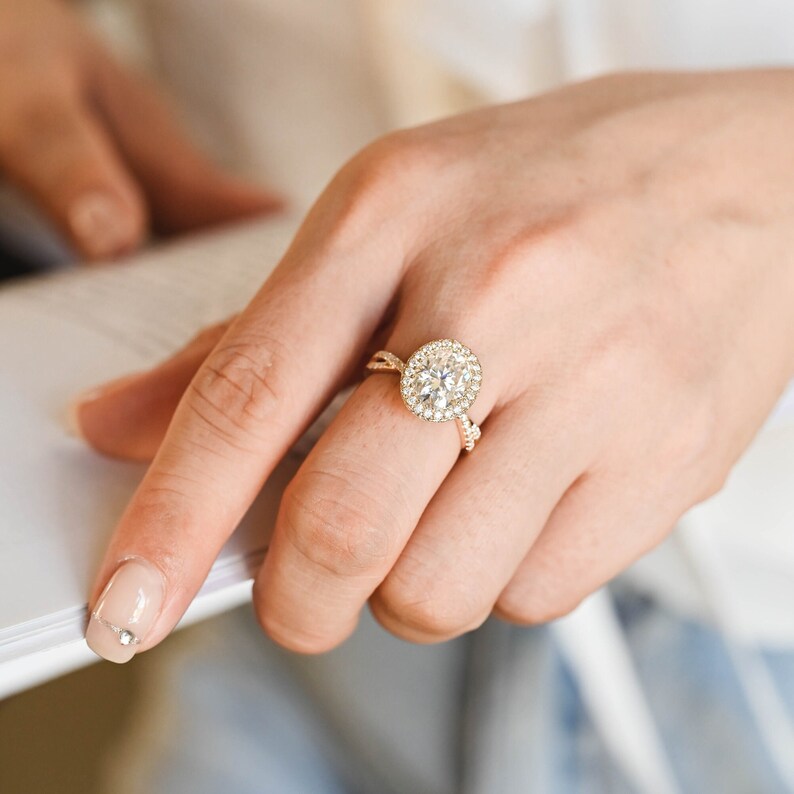 2.0- 3.0 CT Oval  CVD Diamond halo Twist Setting Engagement Ring
