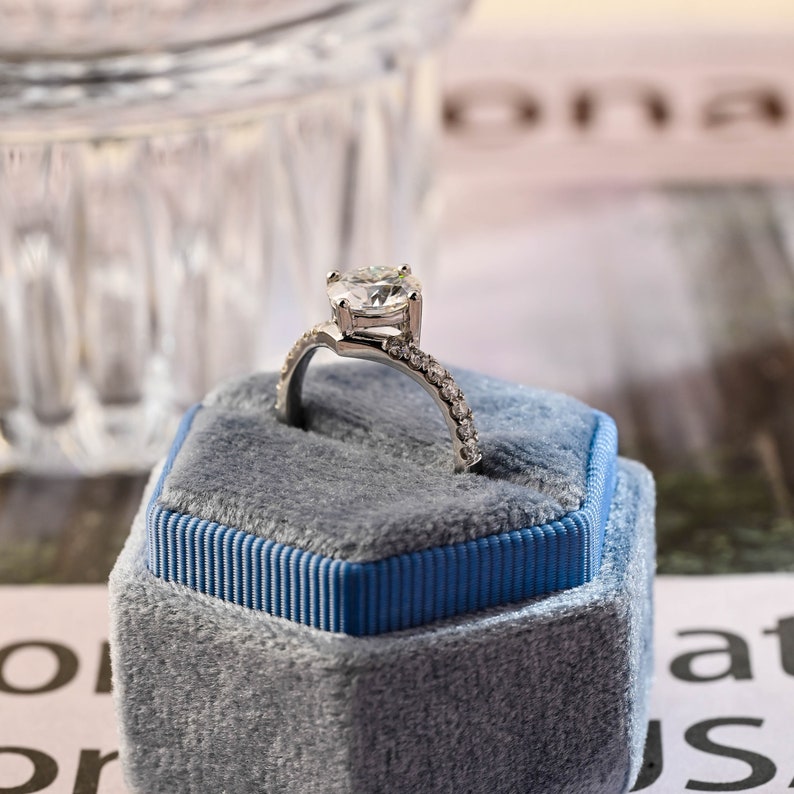 1.0-3.0 CT Round CVD Diamond Pave Setting Engagement Ring