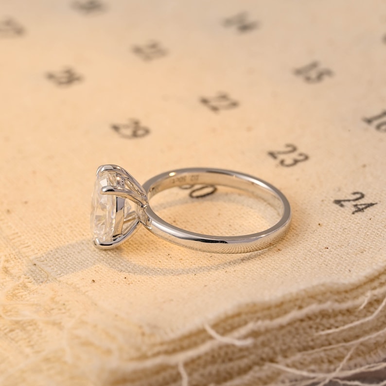 1.0-3.0 CT Oval CVD Diamond Solitaire Engagement Ring