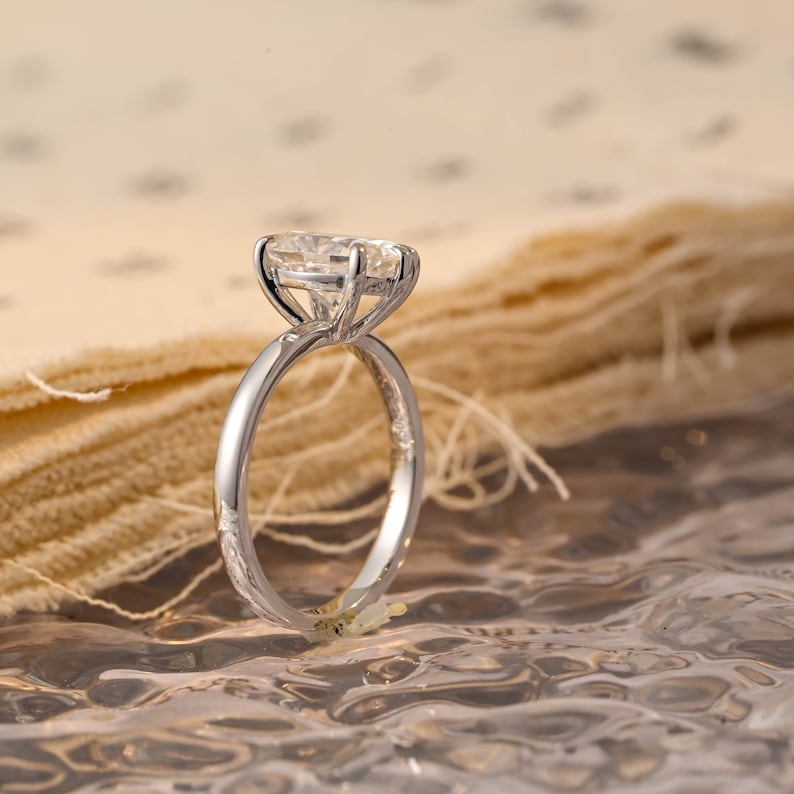 1.0-3.0 CT Oval CVD Diamond Solitaire Engagement Ring