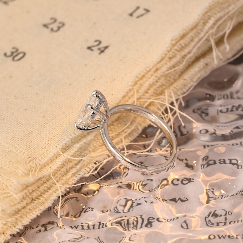 1.0-3.0 CT Oval CVD Diamond Solitaire Engagement Ring