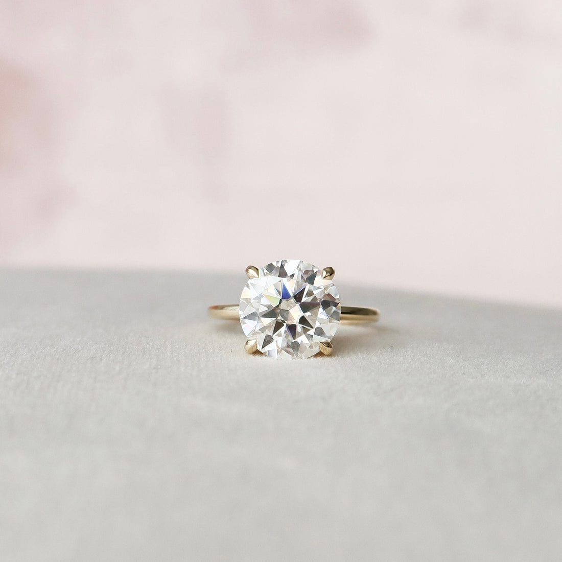 5.0CT Round Moissanite Solitaire Hidden Halo Setting Engagement Ring