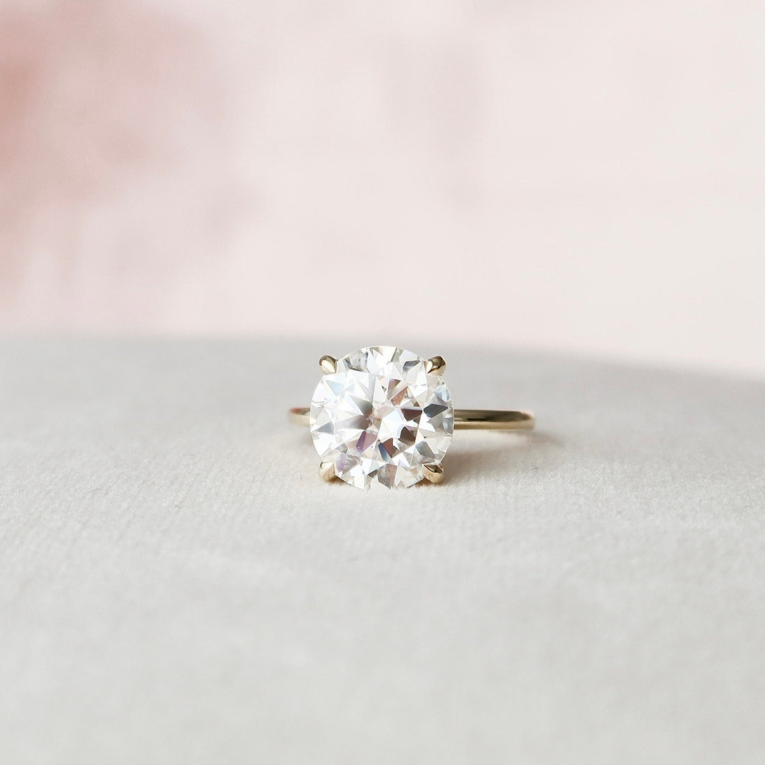 5.0CT Round Moissanite Solitaire Hidden Halo Setting Engagement Ring