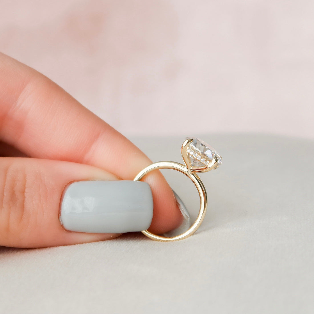 5.0CT Round Moissanite Solitaire Hidden Halo Setting Engagement Ring