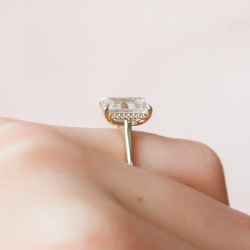 4.0CT Emerald Moissanite Solitaire Hidden Halo Setting Engagement Ring