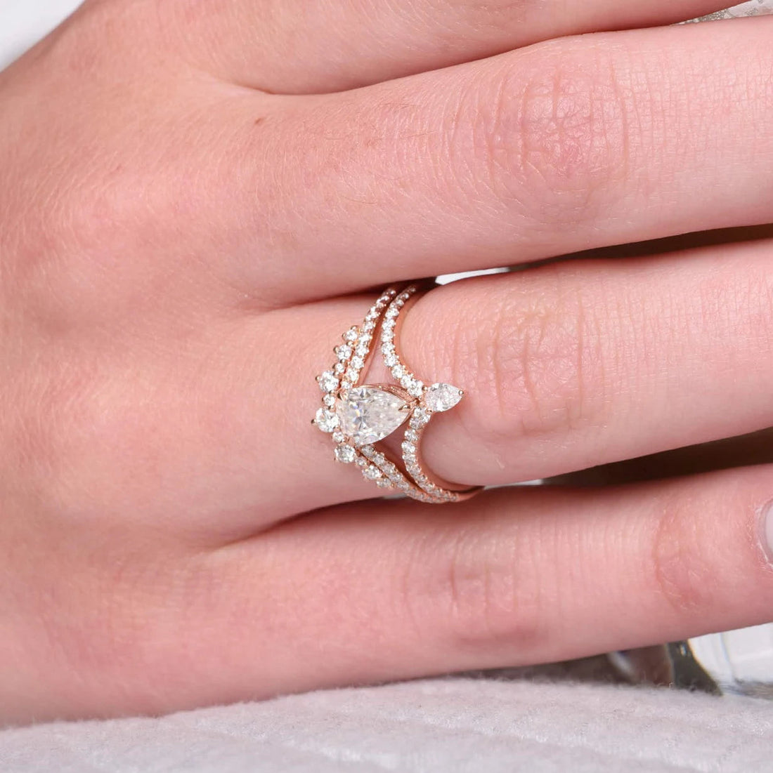 1.0CT Pear Cut Moissanite Halo Bridal Engagement Ring Set