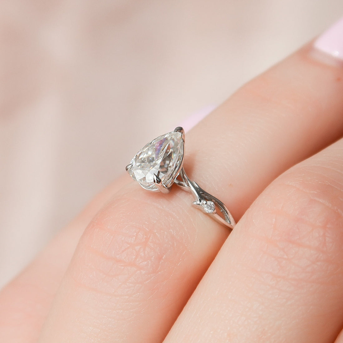 1.0CT Pear Cut Nature Inspired Moissanite Diamond Engagement Ring