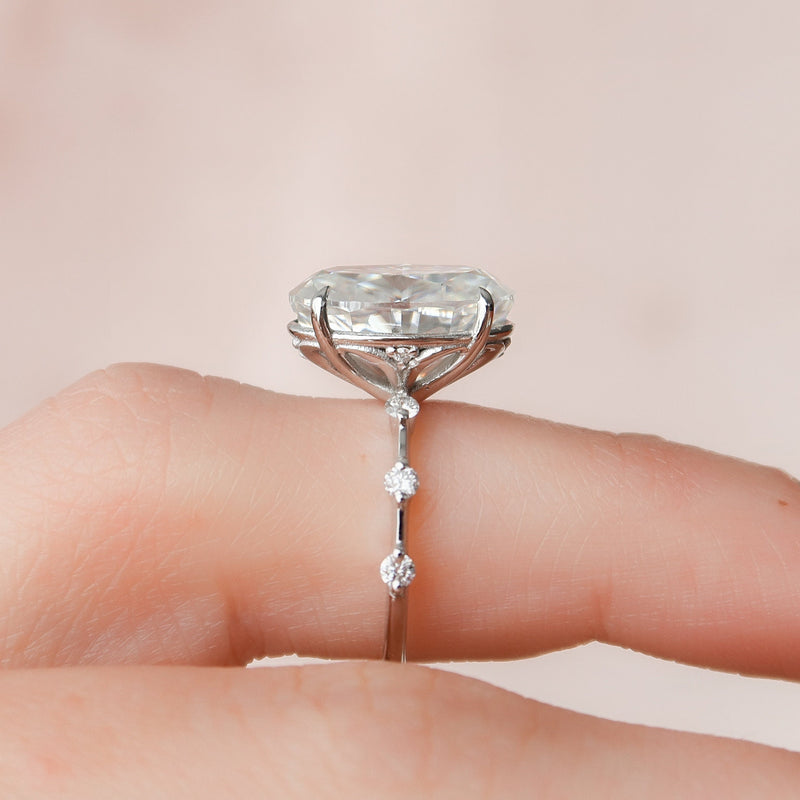 4.50CT Oval Moissanite Solitaire Dainty Style Diamond Engagement Ring