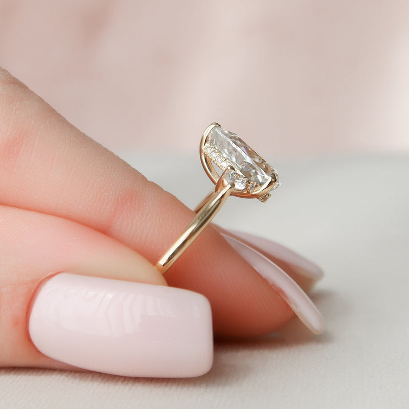 2.0CT Pear Cut Moissanite Three Stone Engagement Ring
