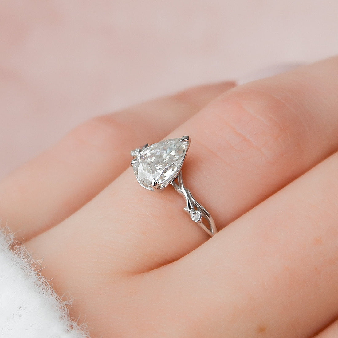 1.0CT Pear Cut Nature Inspired Moissanite Diamond Engagement Ring