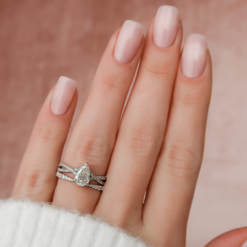 1.0CT Pear Cut Moissanite Split Shank Style Bridal Ring Set