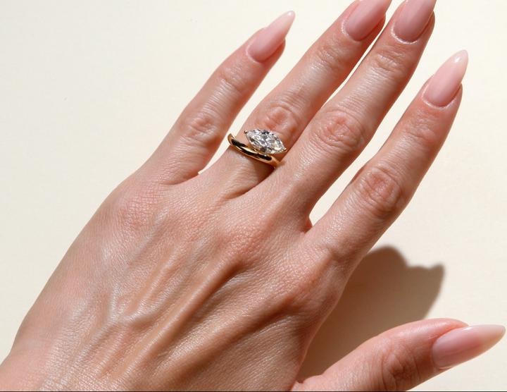 1.0CT-2.0CT Marquise Cut Moissanite Unique Curved Engagement Ring