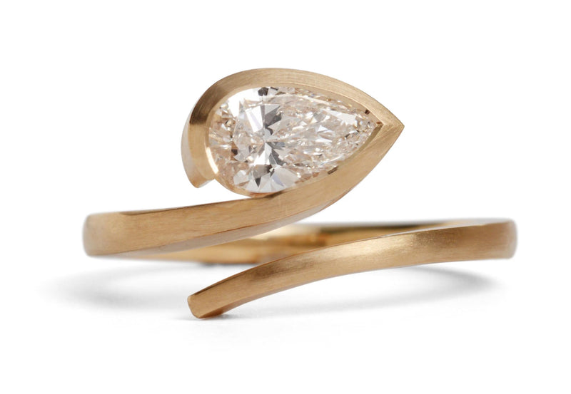 1.0CT-2.0CT Open Pear Cut Moissanite Diamond Bypass Engagement Ring