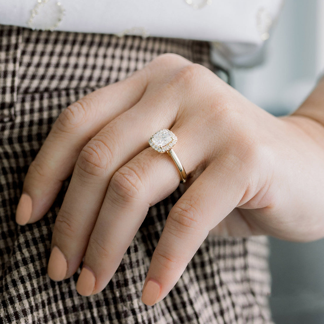 2.0CT Cushion Cut Moissanite Halo Engagement Ring