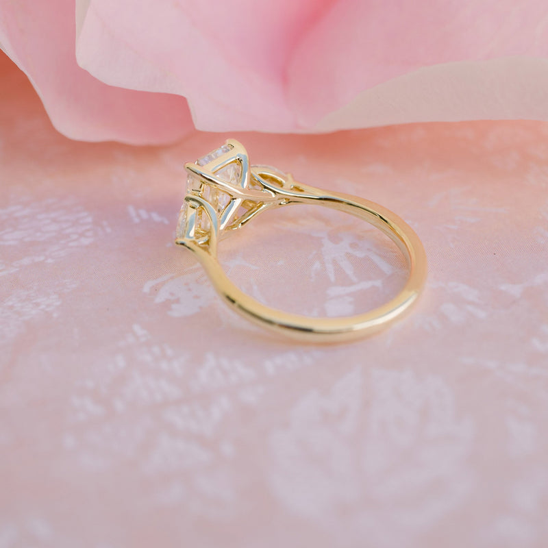 2.0CT Emerald Moissanite 3 Stones Engagement Ring