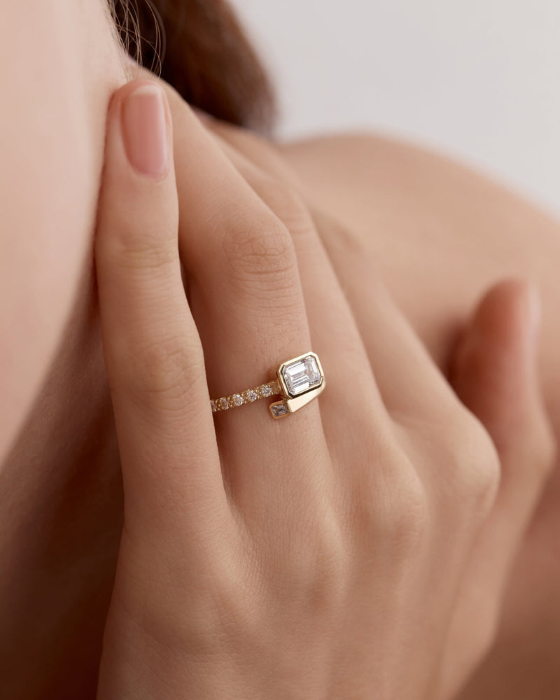 1.0CT-3.0CT Emerald Cut Moissanite Diamond Unique Bezel Engagement Ring