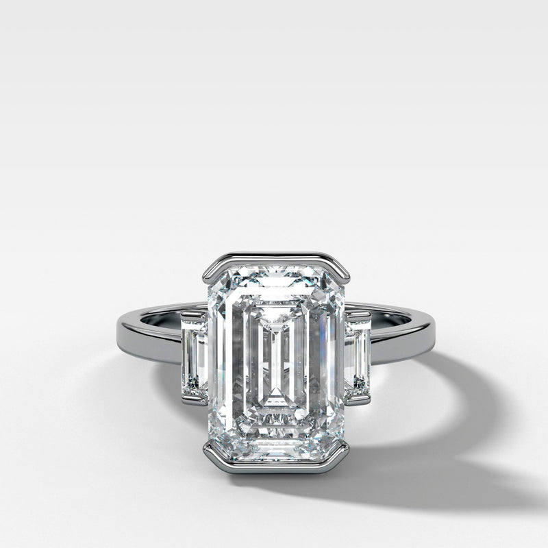 modern-art-deco-ring-emerald-and-baguette-diamonds