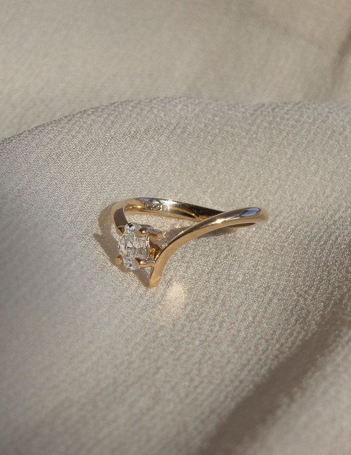 1.0CT-2.0CT Oval Cut Moissanite Unique Diamond Engagement Ring