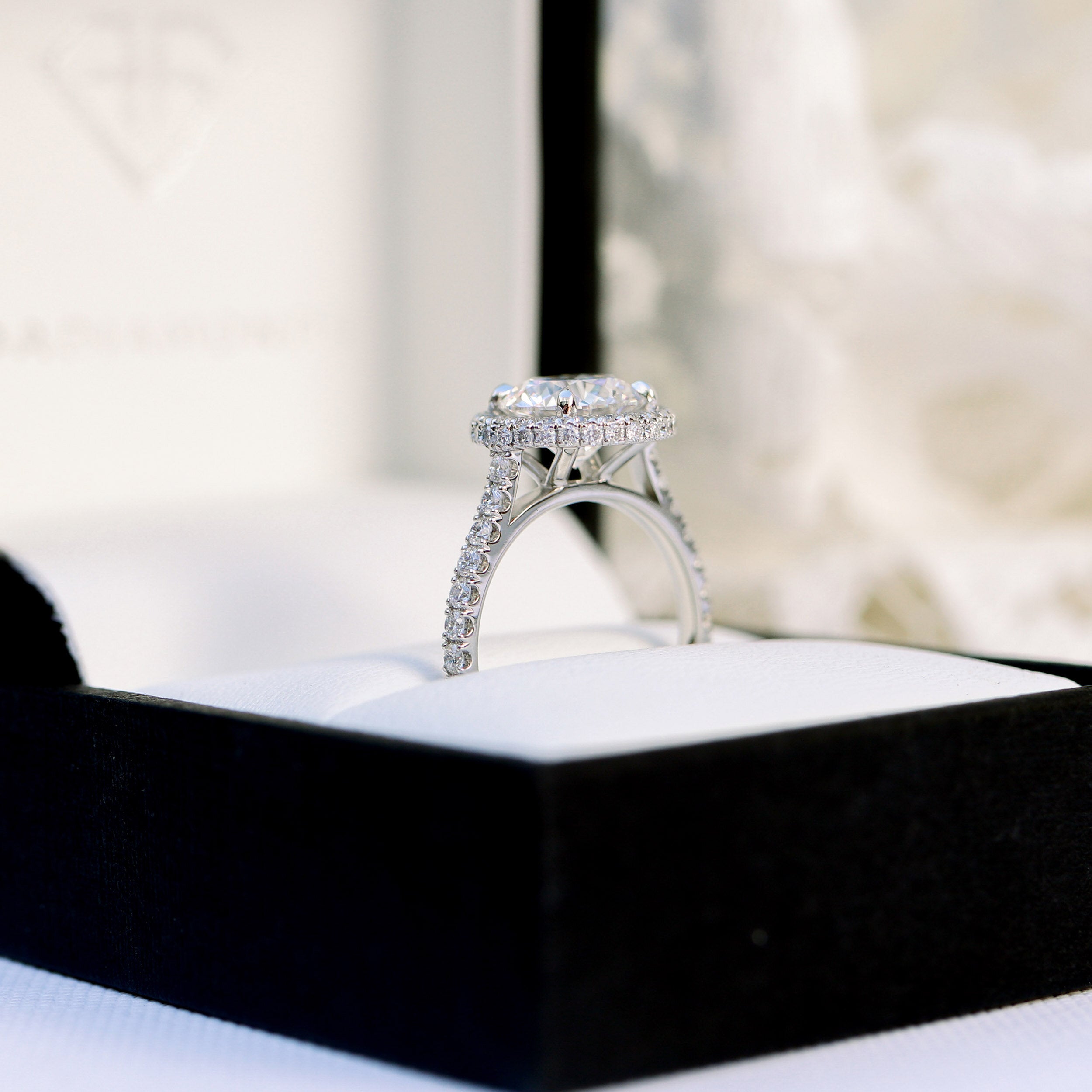 2.0CT Round Brilliant Cut Moissanite Halo Engagement Ring