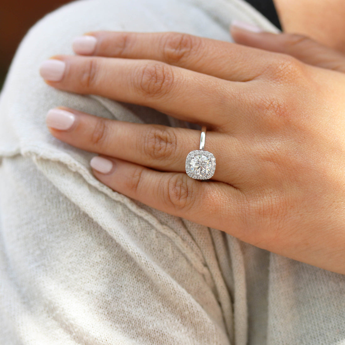 1.75CT Round Brilliant Cut Moissanite Halo Engagement Ring