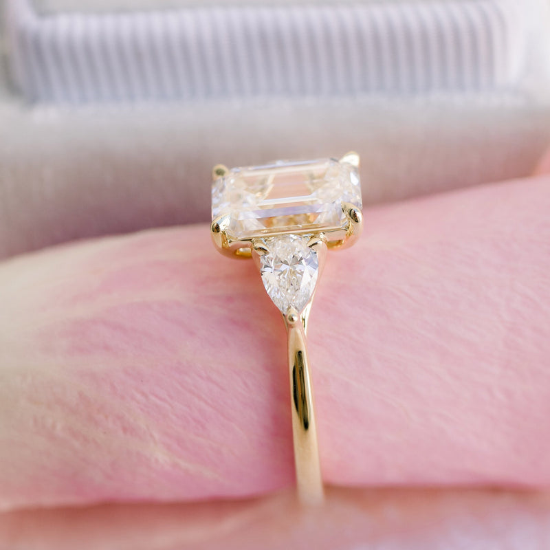 2.0CT Emerald Moissanite 3 Stones Engagement Ring